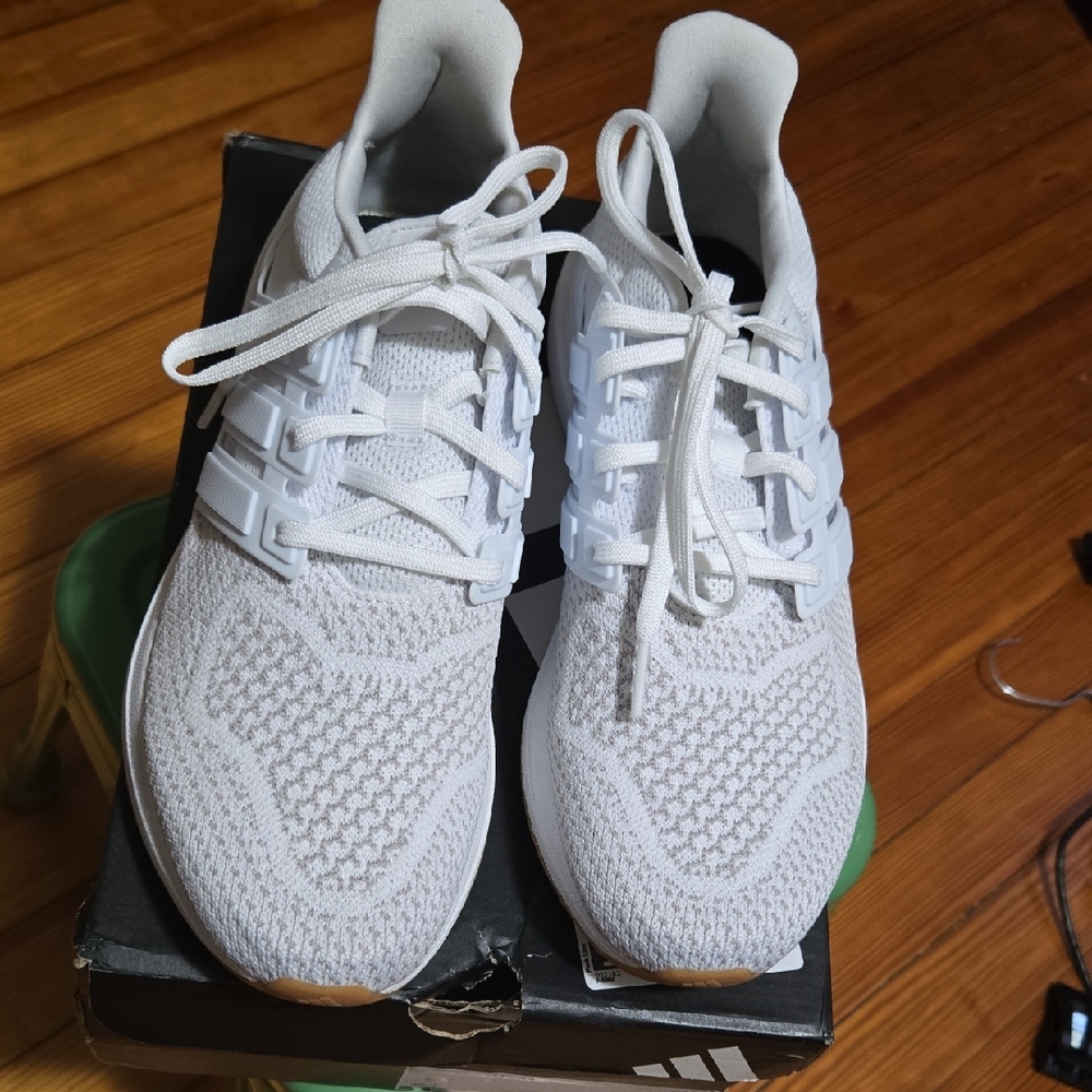 Adidas Ultra Boost White Size 8 Ladies.  6.5 Men